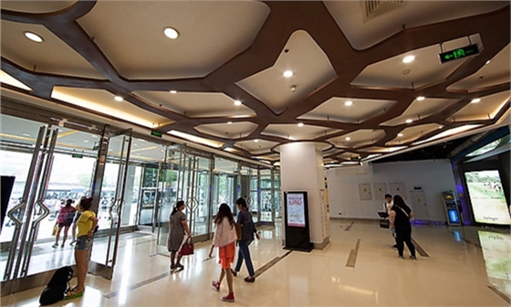 商場(chǎng)入口