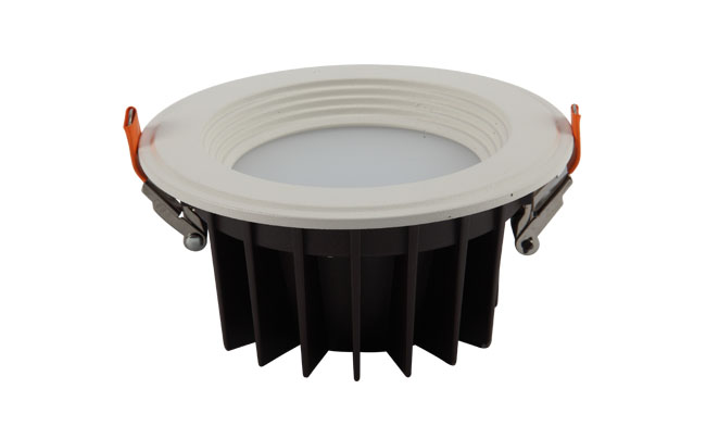 華輝照明LED筒燈驅(qū)動為恒流隔離外置驅(qū)動，便于安裝維護(hù)，與光源板實現(xiàn)完美匹配。