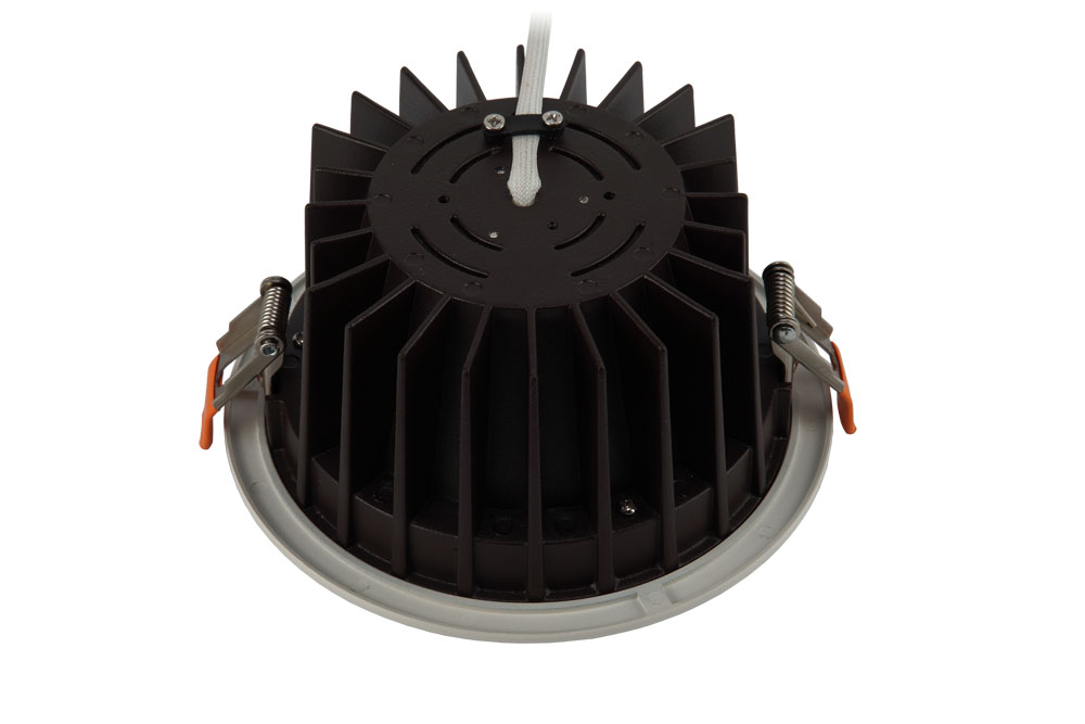 華輝照明專(zhuān)業(yè)LED筒燈廠家，標(biāo)準(zhǔn)的流程與質(zhì)檢程序確保COB筒燈質(zhì)量穩(wěn)定如一。