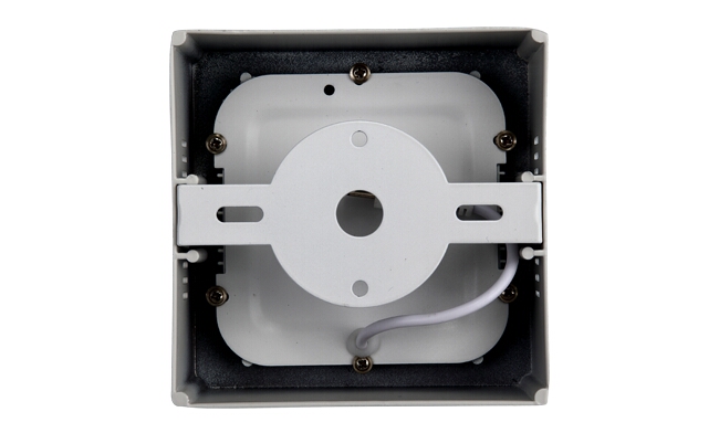 華輝照明成立于1987年，是一家專業(yè)生產(chǎn)面板燈,led面板燈,面板燈廠家,直發(fā)光面板燈，側(cè)發(fā)光面板燈的大型企業(yè)。