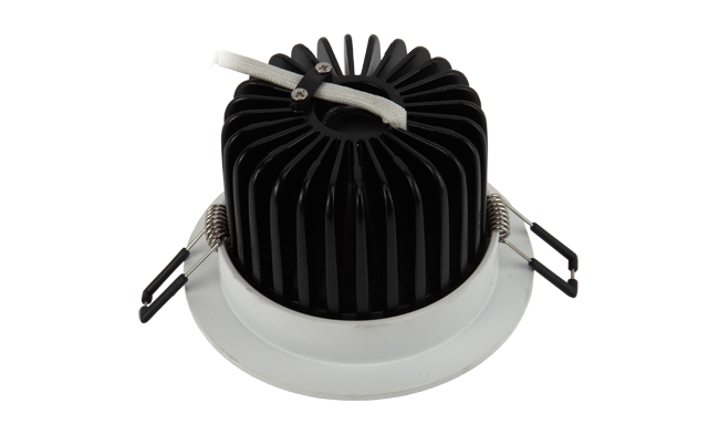 華輝照明專業(yè)LED筒燈廠家，標(biāo)準(zhǔn)的流程與質(zhì)檢程序確保COB筒燈質(zhì)量穩(wěn)定如一。