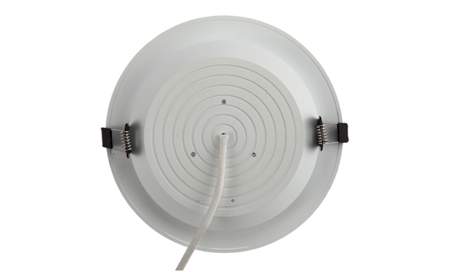 華輝照明專業(yè)LED筒燈廠家，標(biāo)準(zhǔn)的流程與質(zhì)檢程序確保COB筒燈質(zhì)量穩(wěn)定如一。