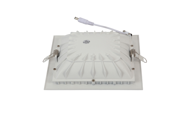 華輝照明專業(yè)LED筒燈廠家，標準的流程與質(zhì)檢程序確保COB筒燈質(zhì)量穩(wěn)定如一。