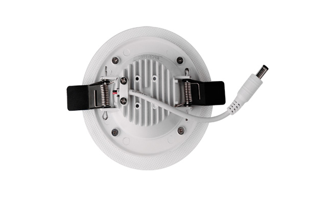 華輝照明成立于1987年，是一家專業(yè)生產(chǎn)面板燈,led面板燈,面板燈廠家,直發(fā)光面板燈，側(cè)發(fā)光面板燈的大型企業(yè)。