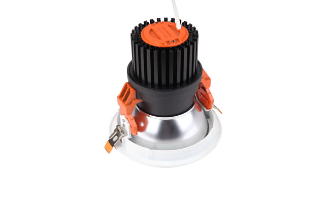 廣東筒燈，led筒燈，筒燈廠家，COB筒燈知名品牌華輝照明，公司產(chǎn)品通過(guò)3C、CE、UL、VDE等國(guó)內(nèi)外權(quán)威認(rèn)證。