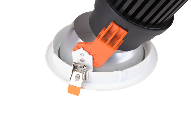 廣東筒燈，led筒燈，筒燈廠家，COB筒燈知名品牌華輝照明，公司產(chǎn)品通過3C、CE、UL、VDE等國內(nèi)外權(quán)威認證。