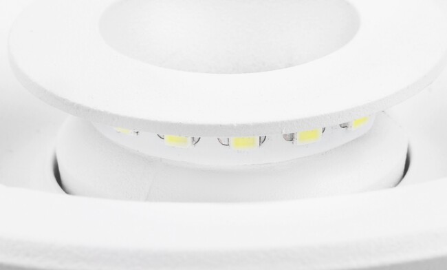 華輝照明專(zhuān)業(yè)LED筒燈廠(chǎng)家，標(biāo)準(zhǔn)的流程與質(zhì)檢程序確保COB筒燈質(zhì)量穩(wěn)定如一。