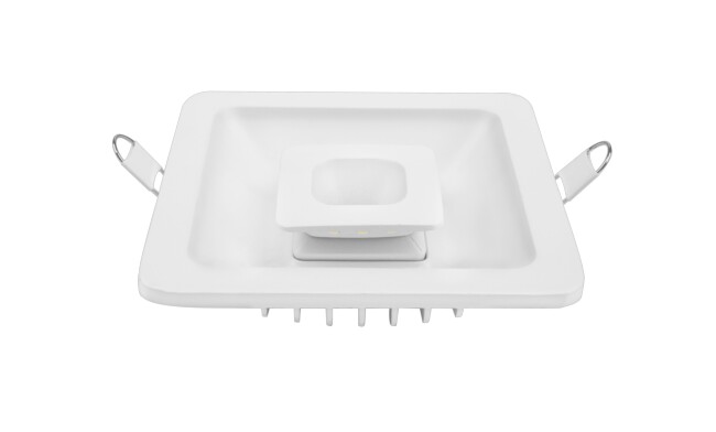 華輝照明LED筒燈驅(qū)動(dòng)為恒流隔離外置驅(qū)動(dòng)，便于安裝維護(hù)，與光源板實(shí)現(xiàn)完美匹配。