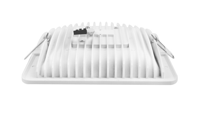 COB筒燈燈體保用5年，驅(qū)動保用2年，光源使用30000小時。