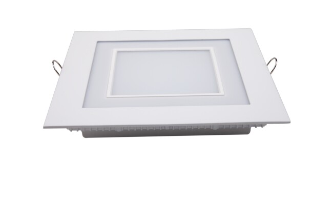 華輝照明產(chǎn)品有：面板燈,led面板燈,面板燈廠家,直發(fā)光面板燈，側(cè)發(fā)光面板燈高P無頻閃LED面板燈，光效均勻、柔和，無眩光。