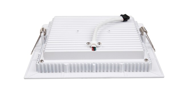 華輝照明成立于1987年，是一家專業(yè)生產(chǎn)面板燈,led面板燈,面板燈廠家,直發(fā)光面板燈，側(cè)發(fā)光面板燈的大型企業(yè)。