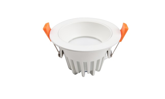 華輝照明LED筒燈驅(qū)動(dòng)為恒流隔離外置驅(qū)動(dòng)，便于安裝維護(hù)，與光源板實(shí)現(xiàn)完美匹配。