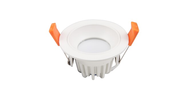 華輝照明LED筒燈驅(qū)動(dòng)為恒流隔離外置驅(qū)動(dòng)，便于安裝維護(hù)，與光源板實(shí)現(xiàn)完美匹配。