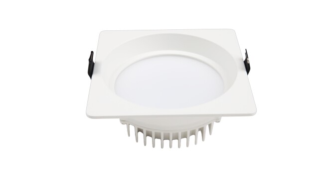 華輝照明LED筒燈驅(qū)動為恒流隔離外置驅(qū)動，便于安裝維護，與光源板實現(xiàn)完美匹配。