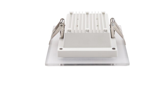 華輝照明專業(yè)LED筒燈廠家，標(biāo)準(zhǔn)的流程與質(zhì)檢程序確保COB筒燈質(zhì)量穩(wěn)定如一。