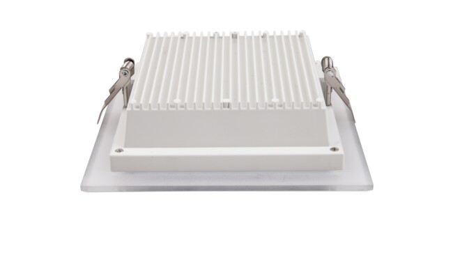 華輝照明專(zhuān)業(yè)LED筒燈廠家，標(biāo)準(zhǔn)的流程與質(zhì)檢程序確保COB筒燈質(zhì)量穩(wěn)定如一。