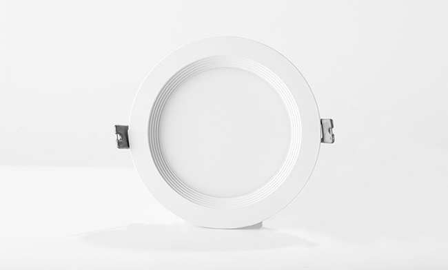 華輝照明成立于1987年，是一家專業(yè)生產(chǎn)LED辦公吊線燈,led面板燈,面板燈廠家,直發(fā)光面板燈，側(cè)發(fā)光面板燈的大型企業(yè)。