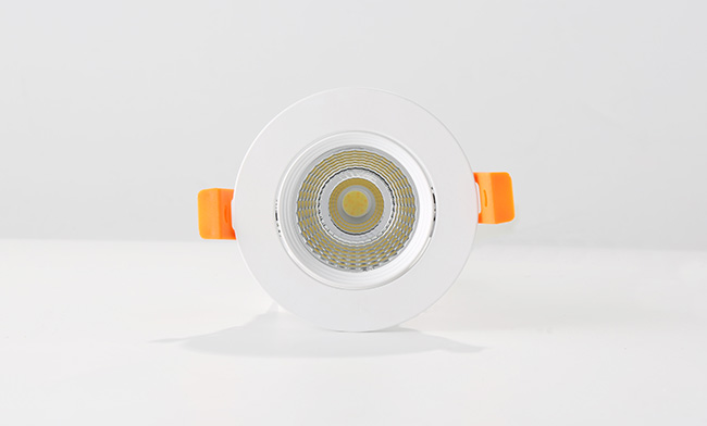 華輝照明成立于1987年，是一家專業(yè)生產(chǎn)LED辦公吊線燈,led面板燈,面板燈廠家,直發(fā)光面板燈，側(cè)發(fā)光面板燈的大型企業(yè)。