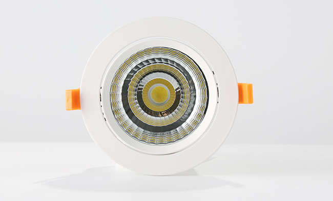 華輝照明成立于1987年，是一家專業(yè)生產(chǎn)LED辦公吊線燈,led面板燈,面板燈廠家,直發(fā)光面板燈，側(cè)發(fā)光面板燈的大型企業(yè)。