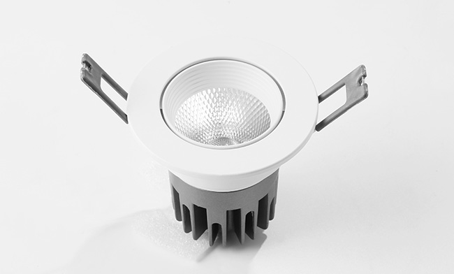 華輝照明成立于1987年，是一家專業(yè)生產LED辦公吊線燈,led面板燈,面板燈廠家,直發(fā)光面板燈，側發(fā)光面板燈的大型企業(yè)。