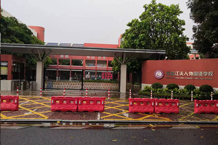 岑松江夫人外國語學(xué)校護(hù)眼教室燈改造完畢